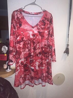 Women's V-Neck Floral Tunic Blouse in Red